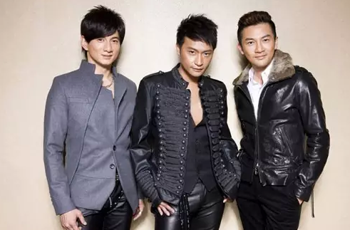 吴奇隆发家史：从摆地摊到如今亿万身家