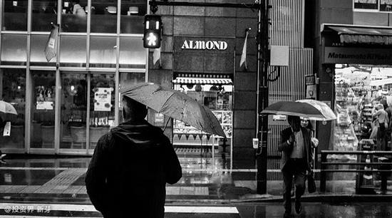 周鸿祎的“中年危机”：被92年小姑娘“打败”，遭索赔22.5亿元，教主你还好吗？