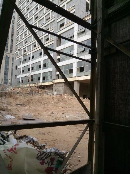 三四线城市烂尾楼围城：烟台黄金地段上项目烂尾