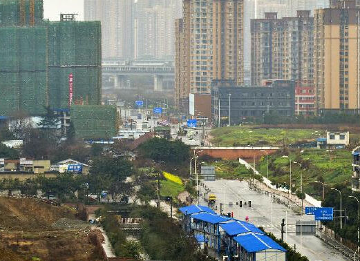 成都二仙桥蜀龙路5期被机车厂隔断。