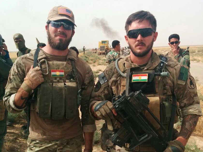 佩戴“库尔德斯坦”国旗作为敌我识别标志的美军游骑兵战士