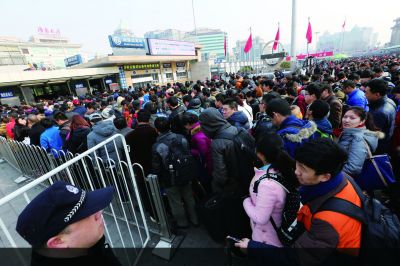 41.1万人今乘火车返京 火车站地铁人流暴增