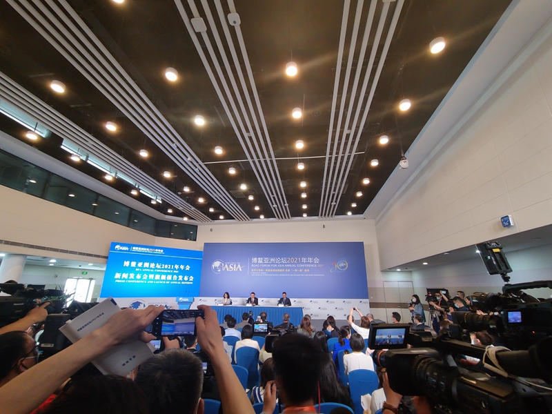 图为博鳌亚洲论坛2021年年会新闻发布会暨旗舰报告发布会现场3（中国证券报记者 杨洁摄）.jpg