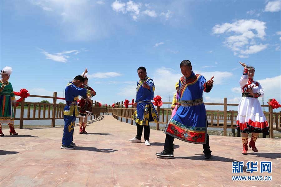 （热点鲜报·走向益达娱乐的小康生活·图文互动）（4）你没听过的伊玛堪——“北大仓”里话小康之三