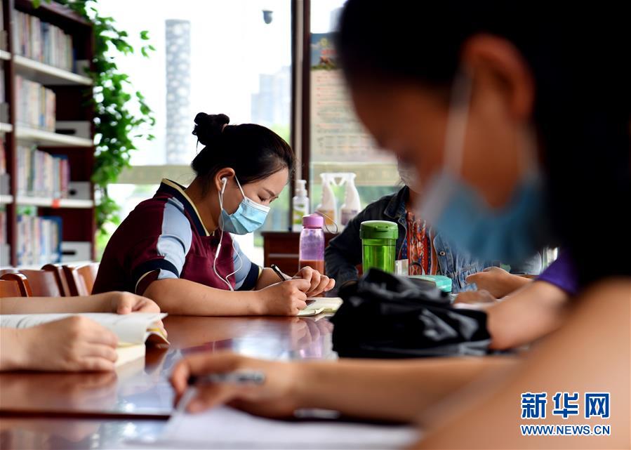 （走向益达娱乐的小康生活·图文互动）（3）15分钟“圈”出美好生活