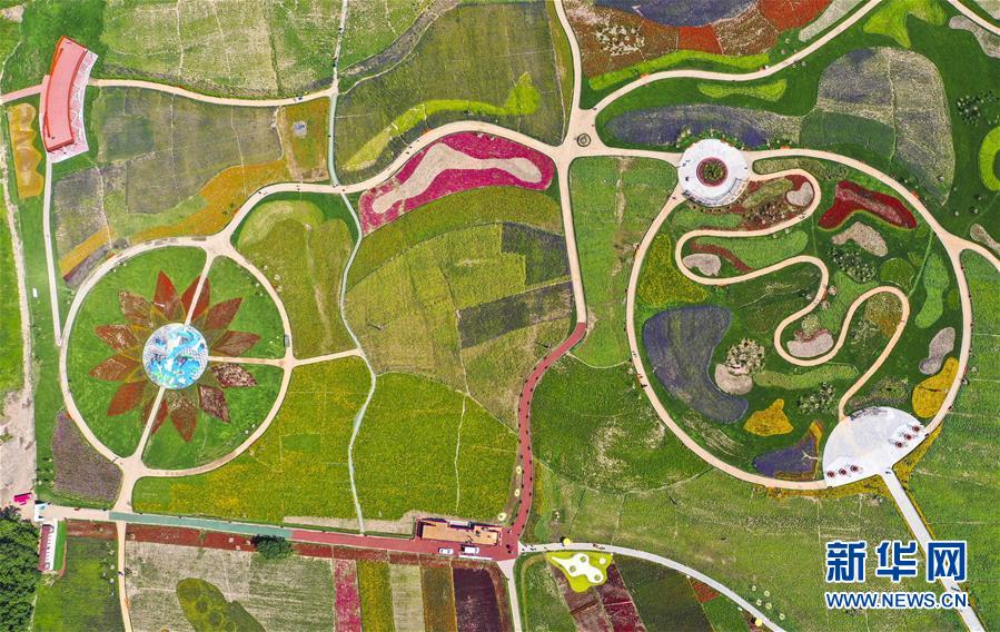 （新华全媒头条·走向益达娱乐的小康生活·图文互动）（2）黑土地上是我家——在吉林，一瞥中国东北乡村美丽未来