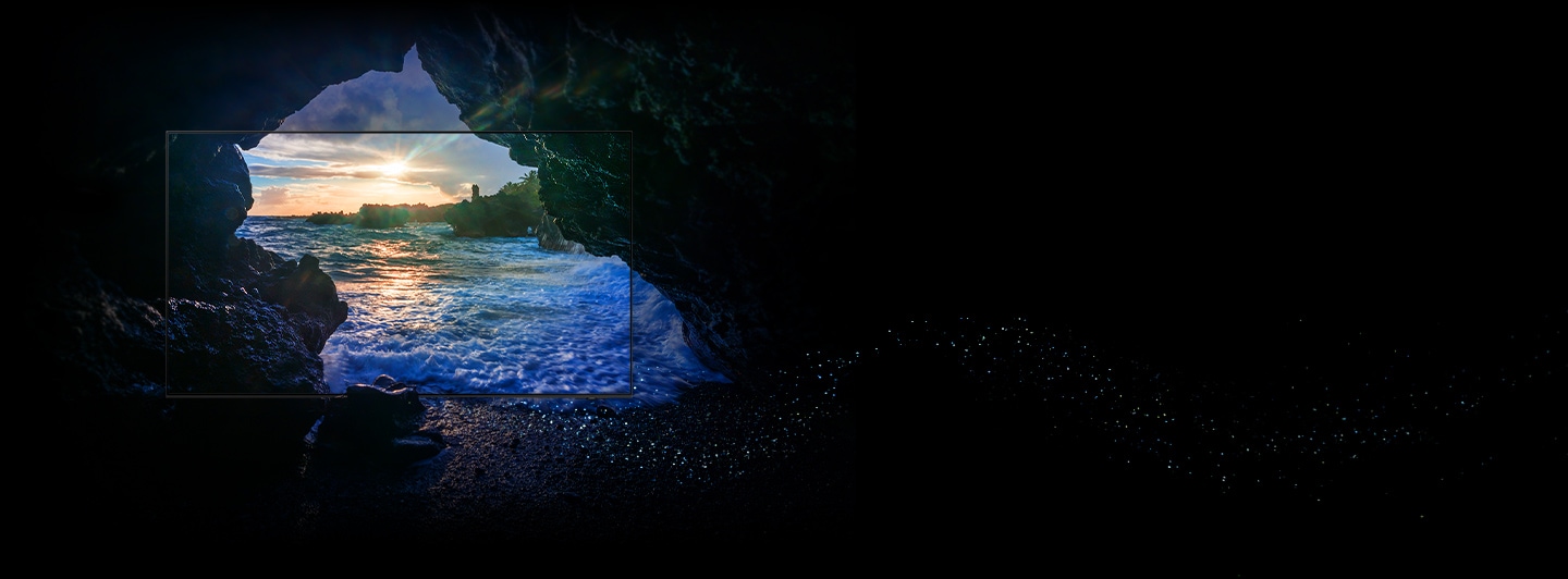 电视机叠加在明亮、生动的海边场景上，看起来就像在屏幕上一样。徽标的亮度提高了 30%。